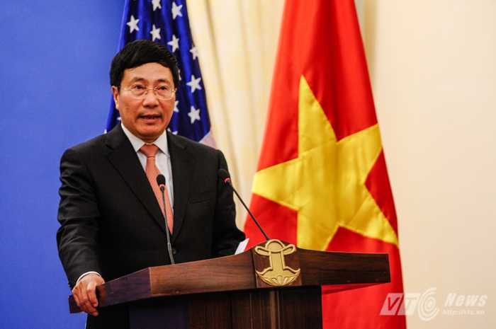 Phó Thủ tướng, Bộ trưởng Ngoại giao Phạm Bình Minh trong cuộc họp báo sau hội đàm với Ngoại trưởng Mỹ John Kerry - Ảnh: Tùng Đinh