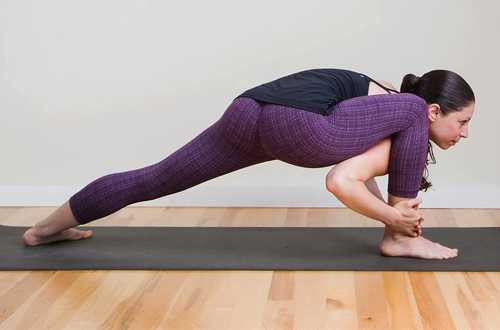 Bestie Burning Low Lunge