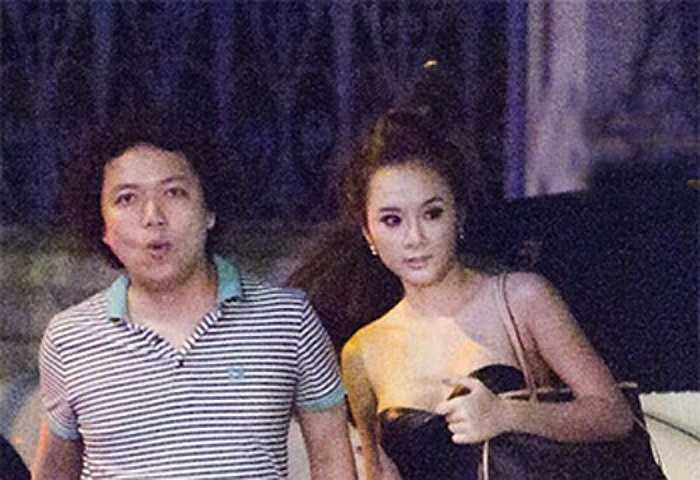 Mối tình giữa 'bà mẹ nhí' và đại gia Dũng 'xoăn' từng khiến báo giới tốn nhiều giấy mực. Nữ diễn viên khi đó còn quá trẻ và cô xác định chia tay khi biết người tình đã nói dối tuổi đời. 