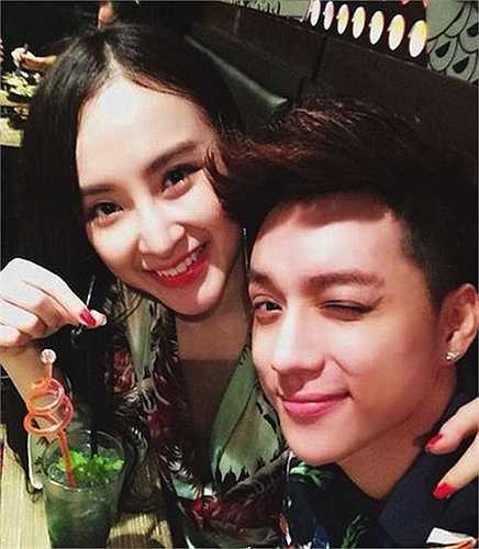 Cả hai có mặt cùng nhau trong nhiều hoàn cảnh và tỏ ra thân mật nơi công cộng. Tuy nhiên, nhiều ý kiến cho rằng có thể họ chỉ tạo chiêu trò để nổi tiếng. Cường Dimo Nguyễn được gọi là 'hotboy dao kéo' và có nhiều bức ảnh bị cư dân mạng chỉ trích vì khoe thân. (Nguồn: Dân Việt)