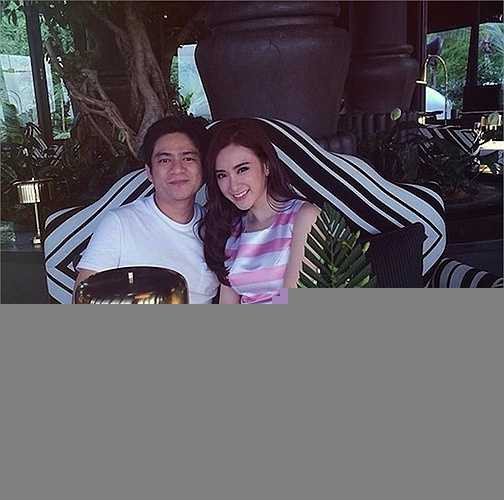 Trước đó, vào đầu tháng 1 năm nay, bác sỹ thẩm mỹ Chiêm Quốc Thái công khai bày tỏ tình cảm với Phương Trinh. Vị bác sỹ này tâm sự, anh và Phương Trinh đã hẹn hò một khoảng thời gian, và chính anh là đại gia đã sắm xế hộp 6 tỷ cùng nhiều đồ hiệu và những chuyến du lịch cho cô. 