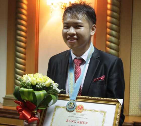 Chàng trai Vàng Olympic Tin học giỏi Toán, đam mê Tin