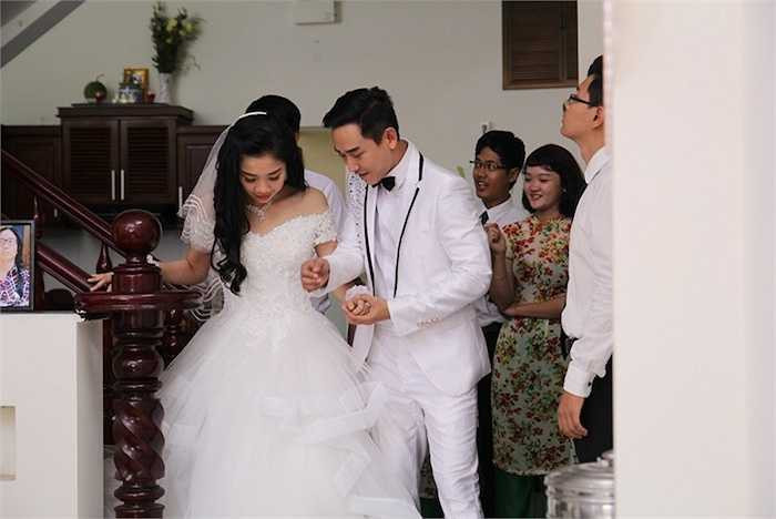 Đó cũng là lý do để các viện thẩm mỹ chăm sóc, chỉnh sửa sắc đẹp mọc lên như nấm sau mưa. Nhưng 'chăm lo', 'chỉnh sửa' cho cái phần 'nước sơn' ấy bao nhiêu thì đủ? Và liệu rằng 'tốt gỗ' có hẳn là hơn 'tốt nước sơn' hay không? 