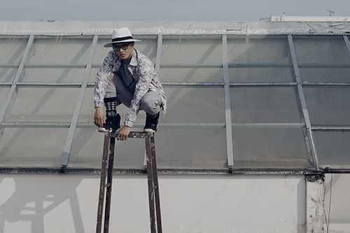 Lâm Vinh Hải "nổi loạn" với phong cách mới