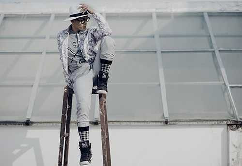 Lâm Vinh Hải "nổi loạn" với phong cách mới