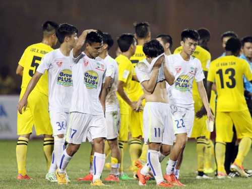 V.League không thể cứ mãi là trường mẫu giáo cho “sắp nhỏ” của nhà bầu Đức