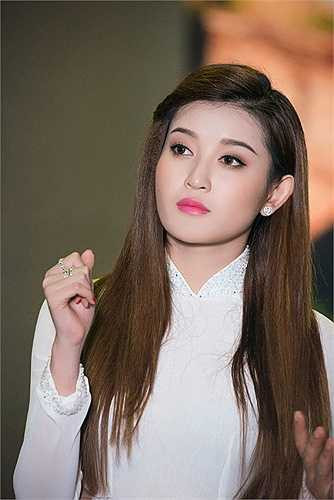 Á hậu Huyền My xuất hiện tại triển lãm 'Đình Làng Việt, Những điều còn – mất' - tâm huyết của gần 4000 thành viên trong nhóm Đình Làng Việt – Nhóm chia sẻ, nghiên cứu văn hóa truyền thống.