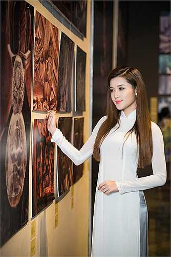 Vẻ đẹp không tì vết của Á hậu Huyền My.