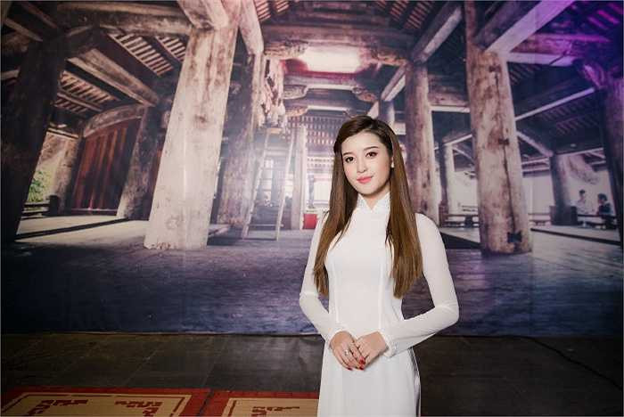 Người đẹp xây dựng hình ảnh đẹp trong lòng công chúng.