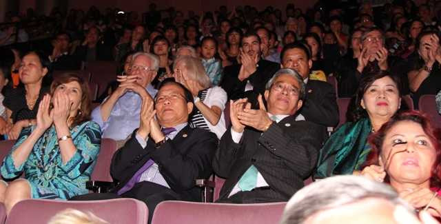 Bộ trưởng Hoàng Tuấn Anh và Đại sứ Việt Nam tại Hoa Kỳ Phạm Quang Vinh tham dự lễ khai mạc tại Trung tâm Kennedy