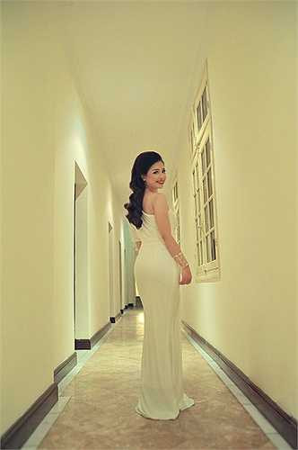 Dương Hoàng Yến vinh dự khi trở thành nghệ sĩ Việt Nam duy nhất nhận được lời mời của Hoàng gia Thái Lan trong dịp đặc biệt này.