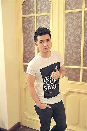 Phần cuối của chương trình, Bộ trưởng Bộ Văn hoá – Thể thao & Du lịch lên tặng hoa Dương Hoàng Yến