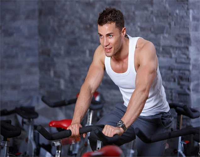 Những người đàn ông nâng tạ có xu hướng được hạnh phúc, có động lực và thành công.