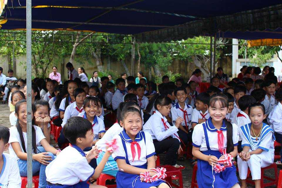 Những tấm lòng mang thư viện sách đến vùng xa