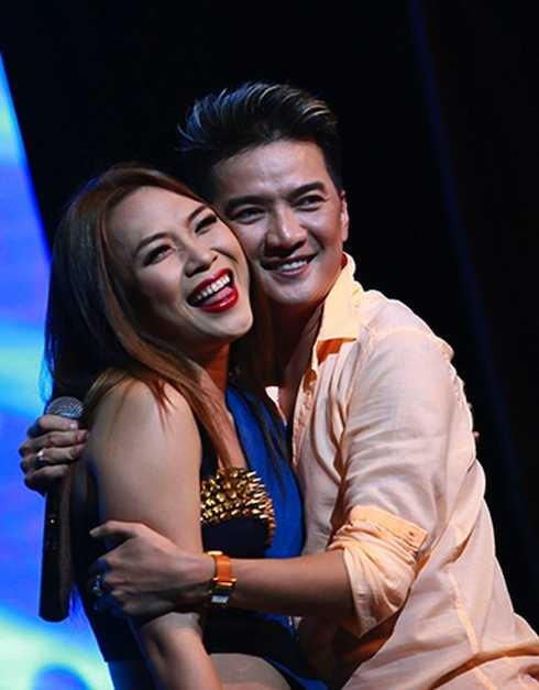 Mr. Đàm ôm Mỹ Tâm hát 'Tâm'