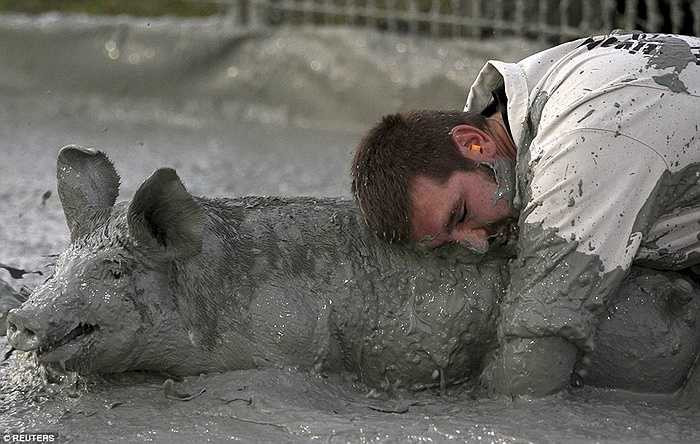 Tuy nhiên lễ hội này cũng vấp phải sự phản đối của những người đấu tranh cho động vật vì cho rằng làm vậy là độc ác