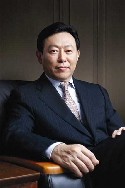 Chủ tịch tập đoàn Lotte Shin Dong-bin.