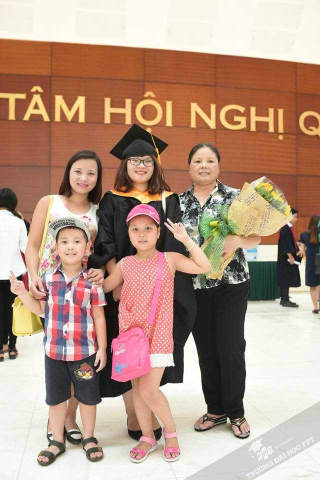 Gần 100 sinh viên được tuyển dụng ngay tại lễ tốt nghiệp