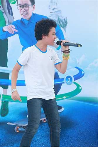 Trong trại hè, 3 ca sĩ nhí của The Voice Kids đã tích cực tham gia các hoạt động nằm trong khuôn khổ chương trình như ghép hình, leo núi, trượt máng, đu xà..