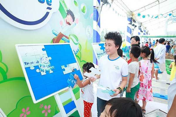 Trại hè trang bị những kỹ năng giúp trẻ tự tin thông qua việc hiểu những điểm mạnh của bản thân, biết tự xây dựng cảm xúc tự tin thông qua những cử chỉ hiên ngang và thái độ lạc quan, hay cười trước mỗi khó khăn trong cuộc sống.