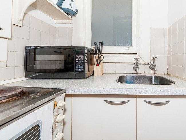 Còn đây là hình ảnh nơi nấu nướng trong nhà. Căn hộ 17m2 này không có phòng ngủ riêng.