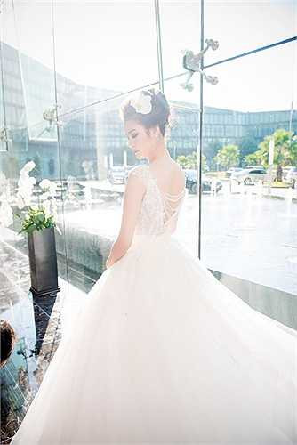 Thiết kế cầu kì dành cho cô dâu trong ngày trọng đại.