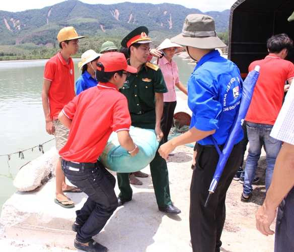 Thanh niên HV Khoa học Quân sự chia sẻ mất mát cùng người dân vùng lũ Quảng Ninh