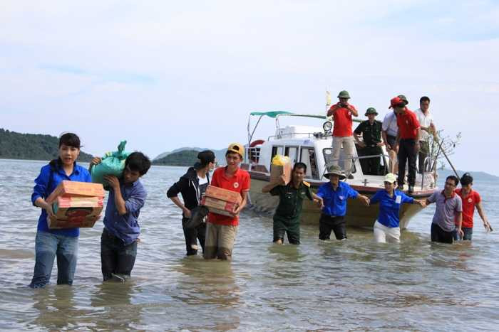 Thanh niên HV Khoa học Quân sự chia sẻ mất mát cùng người dân vùng lũ Quảng Ninh