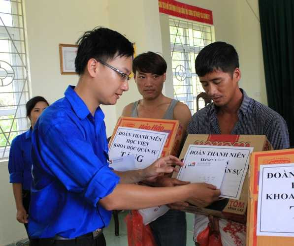 Thanh niên HV Khoa học Quân sự chia sẻ mất mát cùng người dân vùng lũ Quảng Ninh