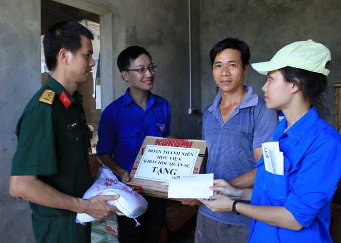 Thanh niên HV Khoa học Quân sự chia sẻ mất mát cùng người dân vùng lũ Quảng Ninh