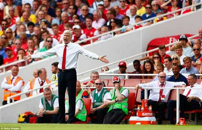 HLV Arsene Wenger chê trách cả đội Arsenal không giữ tập trung trong phòng ngự