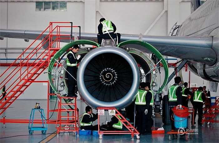 Trên thực tế, sau mỗi chuyến bay, nhân viên kỹ thuật sẽ kiểm tra các thông số của máy bay. Tuy nhiên, máy bay vẫn cần bảo trì định kỳ lâu hơn như A320 sau 600 giờ bay