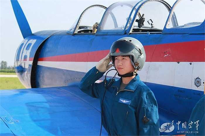 Các nữ phi công lái máy bay chiến đấu ở Trung Quốc được huấn luyện chương trình giống với nam giới
