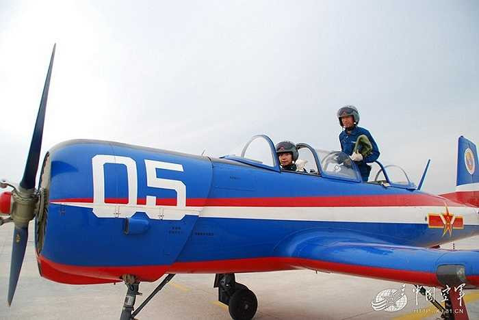 Các nữ phi công phải vượt qua những vòng thi cả về văn hóa, thể lực, kỹ năng