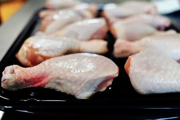 Đùi gà ướp cay nướng vàng ruộm cho ngày mưa hoài không dứt