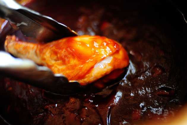 Đùi gà ướp cay nướng vàng ruộm cho ngày mưa hoài không dứt