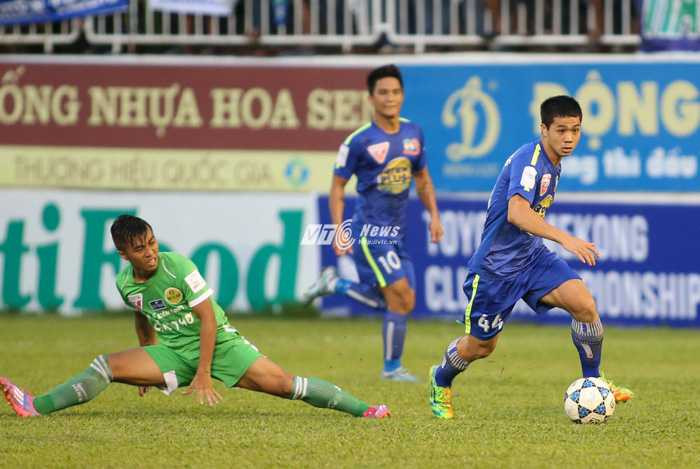 Công Phượng và đồng đội cần mẫn chơi đẹp