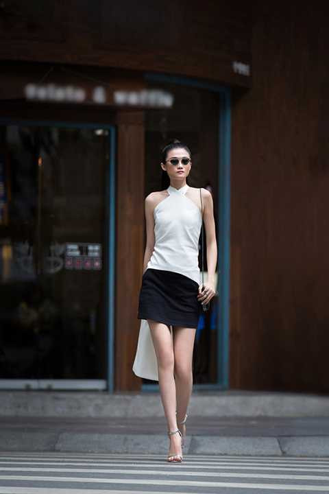 Phong cách thời trang của Kha Mỹ Vân luôn được đánh giá cao, cô lựa chọn cho mình phong cách thời trang tối giản nhưng luôn nổi bật tạo ra nét cá tính riêng, độc đáo.