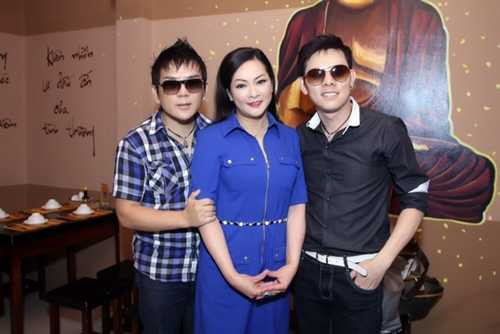 Như Quỳnh vẫn còn ở Việt Nam cùng 2 em trai. Như Quỳnh vẫn còn ở Việt Nam cùng 2 em trai.