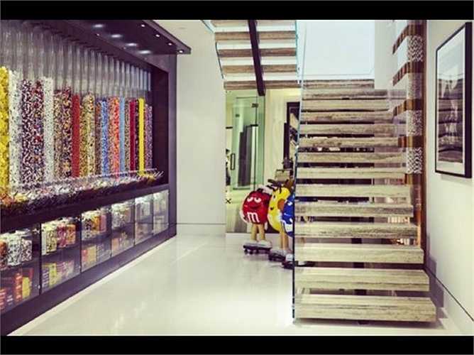 Một nhà kẹo trong biệt thự cũng là một trong những sở thích của những siêu đại gia yêu thích đồ ngọt. Họ sẵn sàng chi 200.000 USD (gần 4,5 tỷ đồng) để xây một khu nhà kẹo như trên.