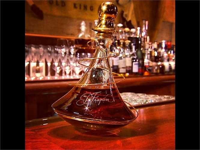 Họ cũng thường thích uống một ly cognac giá 760 USD (khoảng 16,5 triệu đồng) tại King Cole Bar ở St. Regis New York. Chưa hết, họ có thể mua cả chai 1 lít giá khoảng 7.000 USD (khoảng hơn 152 triệu đồng)