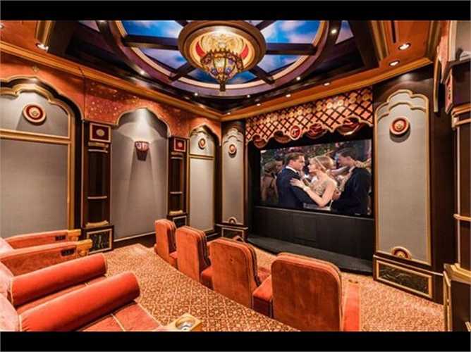 Một 'món đồ chơi' không thể thiếu trong những ngôi nhà của người siêu giàu là một rạp hát riêng biệt, trong đó có những rạp hát trong nhà giá 2,5 triệu USD (khoảng gần 55 tỷ đồng).