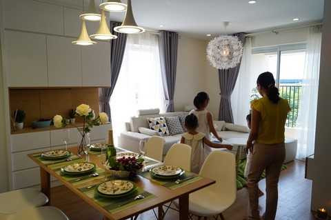 Dự án gồm 3 tòa chung cư H, J, K cao 25 tầng, mỗi tầng gồm 9 căn hộ với diện tích từ 55m2 – 112m2, mỗi căn hộ có từ 2 - 4 phòng ngủ được bố trí hợp lý và 2 nhà vệ sinh với đầy đủ tiện ích, đáp ứng tối đa nhu cầu sử dụng của cư dân. Dự án gồm 3 tòa chung cư H, J, K cao 25 tầng, mỗi tầng gồm 9 căn hộ với diện tích từ 55m2 – 112m2, mỗi căn hộ có từ 2 - 4 phòng ngủ được bố trí hợp lý và 2 nhà vệ sinh với đầy đủ tiện ích, đáp ứng tối đa nhu cầu sử dụng của cư dân.