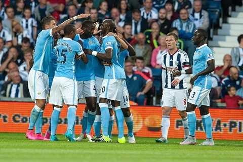 Yaya Toure lập cú đúp ngày ra quân