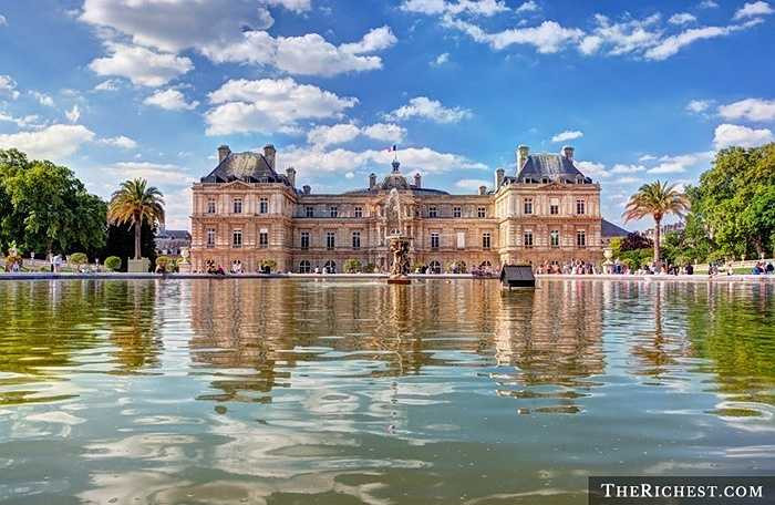 Luxembourg / GDP bình quân đầu người: 79.593 USD. GDP của Luxembourg thực tế chỉ xếp thứ 63 trên thế giới nhưng diện tích nhỏ cùng với dân cư ít nên họ đứng thứ hai trong top các quốc gia có GDP bình quân đầu người lớn nhất thế giới