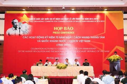 Ban tổ chức các hoạt động kỷ niệm 70 năm Cách mạng tháng 8 và Quốc khánh 2/9 cho biết có 30.000 người tham gia lễ diễu binh, diễu hành ngày 2/9 - Ảnh: Tùng Đinh