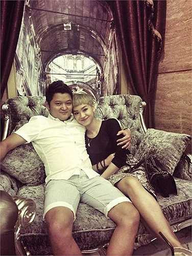 Và tận hưởng cuộc sống bên ông xã luôn chiều chuộng người đẹp hết mực.