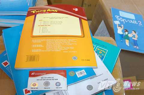 Thậm chí cả tem chống hàng giả cũng bị... in nhái.