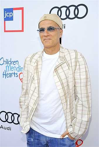 Jimmy Iovine sinh năm 1953. Thời trẻ ông sống chủ yếu ở Brooklyn, Mỹ - một địa điểm thích hợp để ông có thể chạy sô ở New York. Thời kỳ này bắt đầu mang lại cho ông chút danh tiếng trên thị trường âm nhạc 