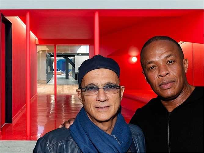 Năm 1989, Jimmy Iovine thành lập hãng thu âm Interscope và hoạt động vô cùng thành công. 2 bản hợp đồng sáng giá nhất của họ là Dr Dre và Snopp Dog